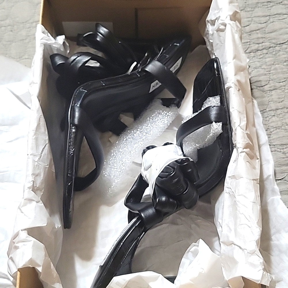 Beautiful black new heels